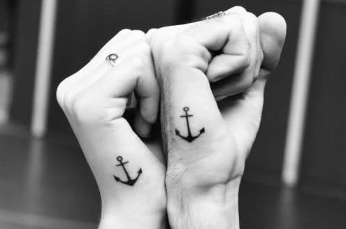 Tatuagens em dupla são ideais para casais ou amigas (Foto: Reprodução)